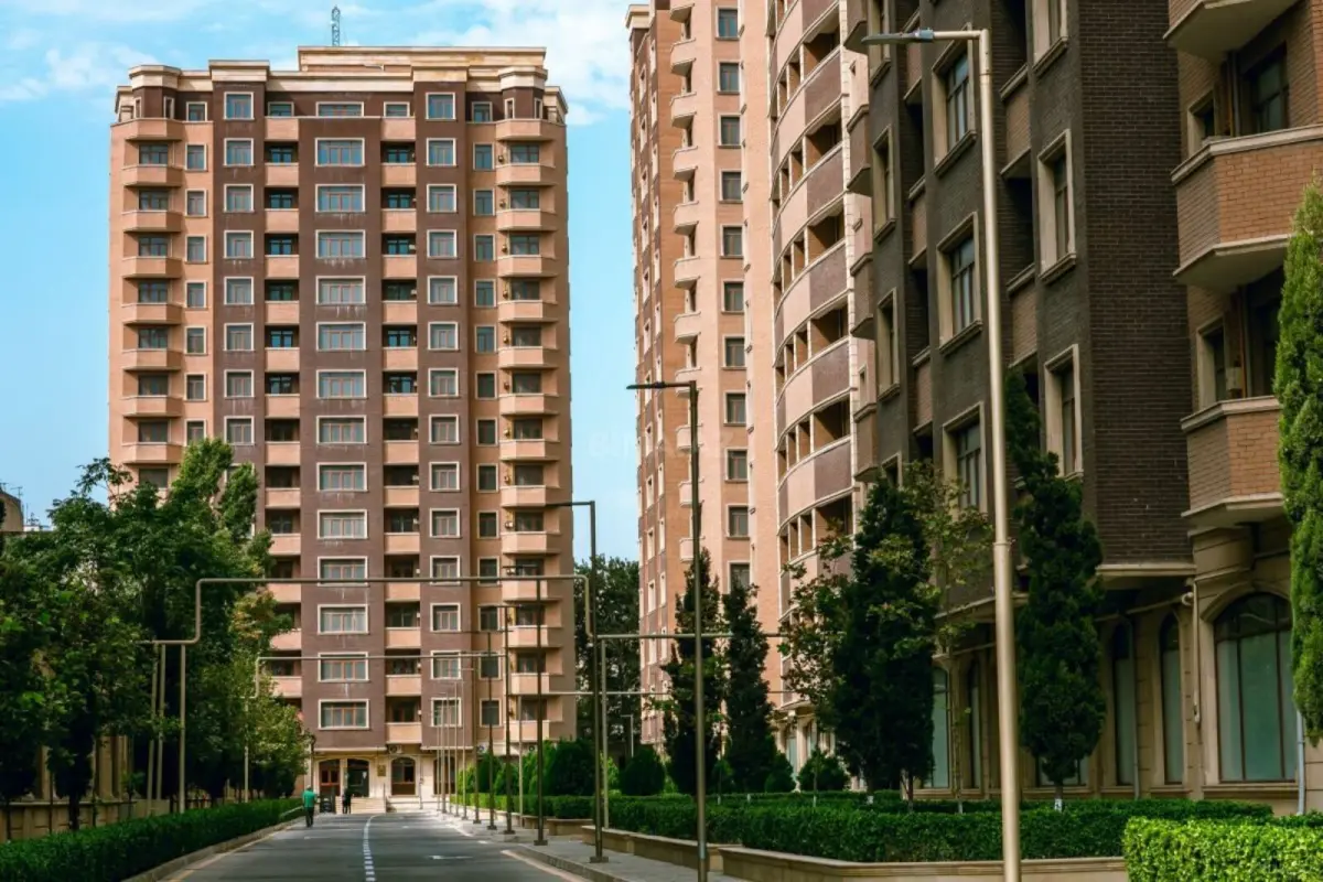 Satılır 3 otaqlı mənzil 107.6 m²