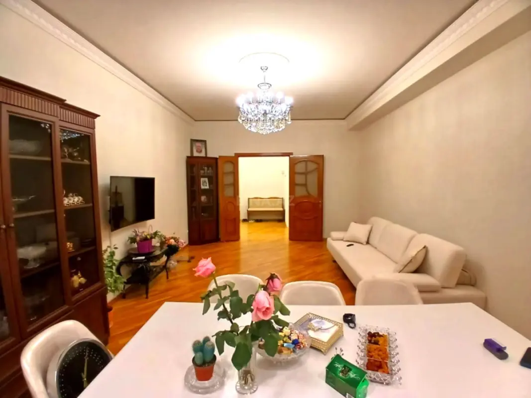 Satılır 3 otaqlı mənzil 114 m²