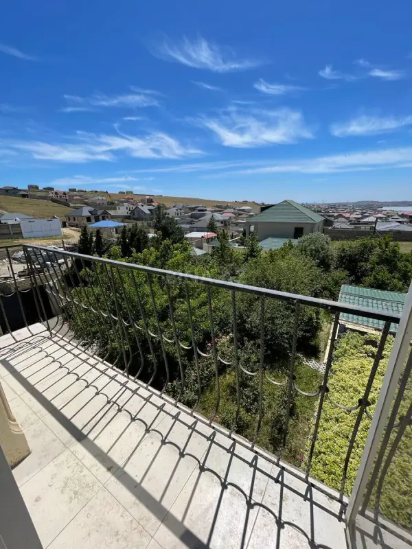 Satılır 4 otaqlı həyət evi 185 m²
