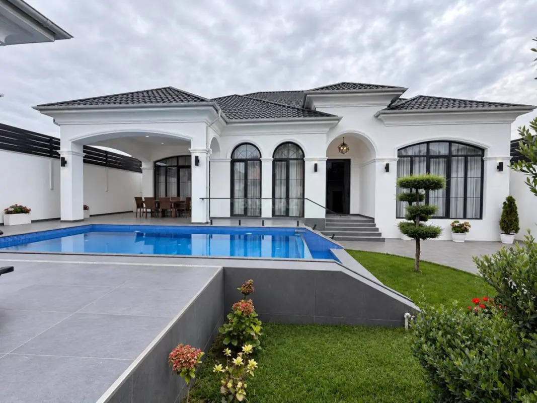 Satılır 4 otaqlı həyət evi 200 m²