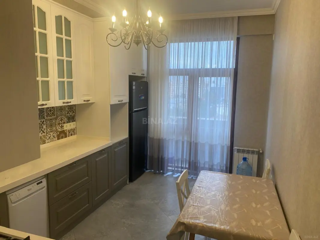 Kirayə verilir 2 otaqlı mənzil 76 m²
