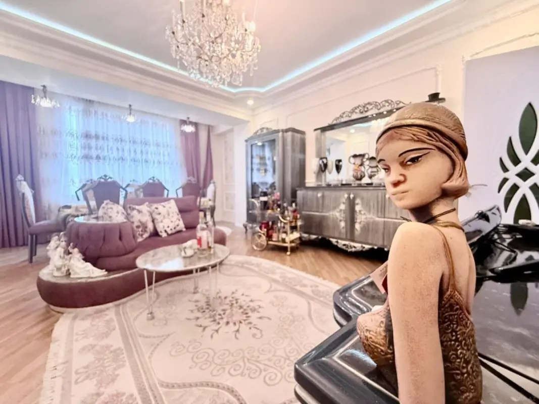 Satılır 5 otaqlı mənzil 160 m²