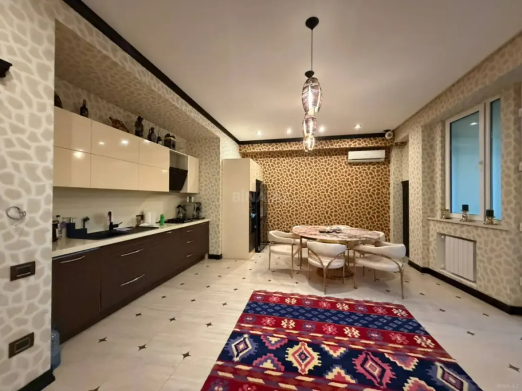 Satılır 4 otaqlı mənzil 219 m²
