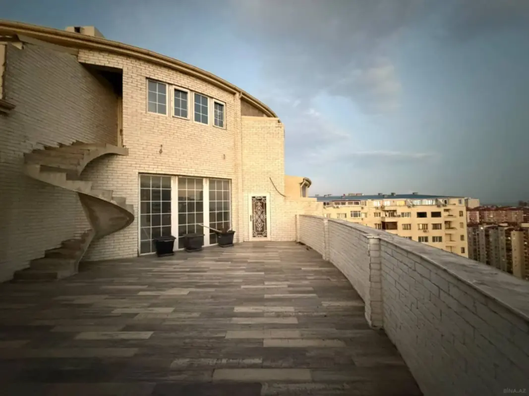 Satılır 6 otaqlı mənzil 560 m²