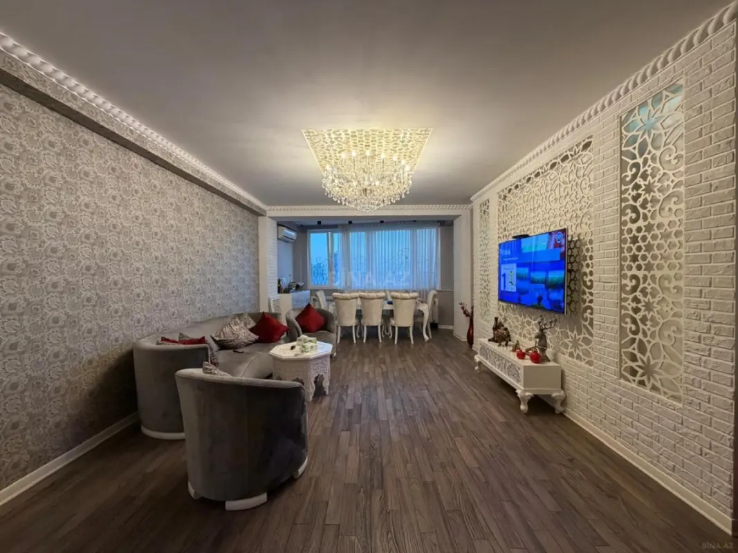 Satılır 8 otaqlı mənzil 428 m²