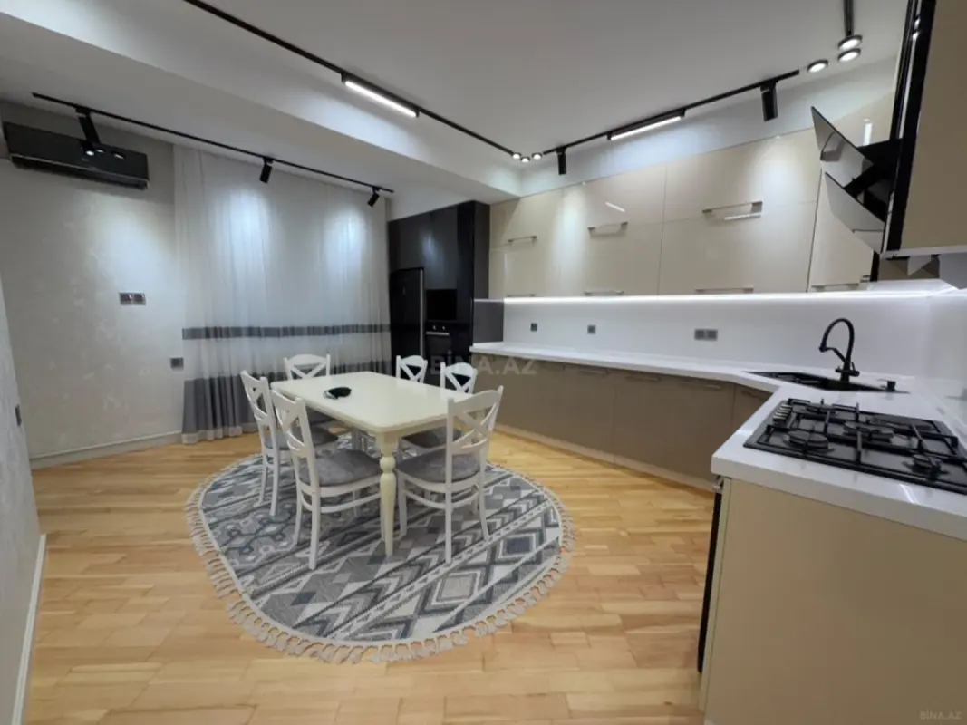 Satılır 4 otaqlı mənzil 158 m²