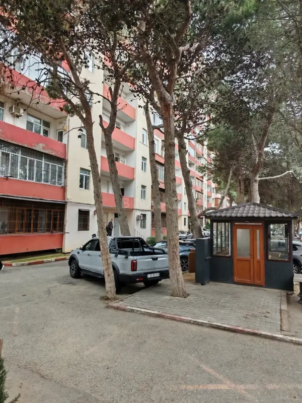 Satılır 4 otaqlı mənzil 92 m²