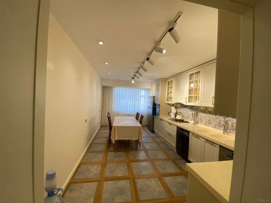 Satılır 3 otaqlı mənzil 93 m²