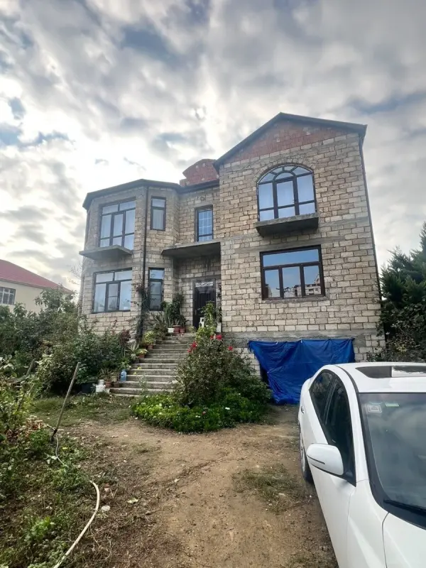 Satılır 6 otaqlı həyət evi 313 m²