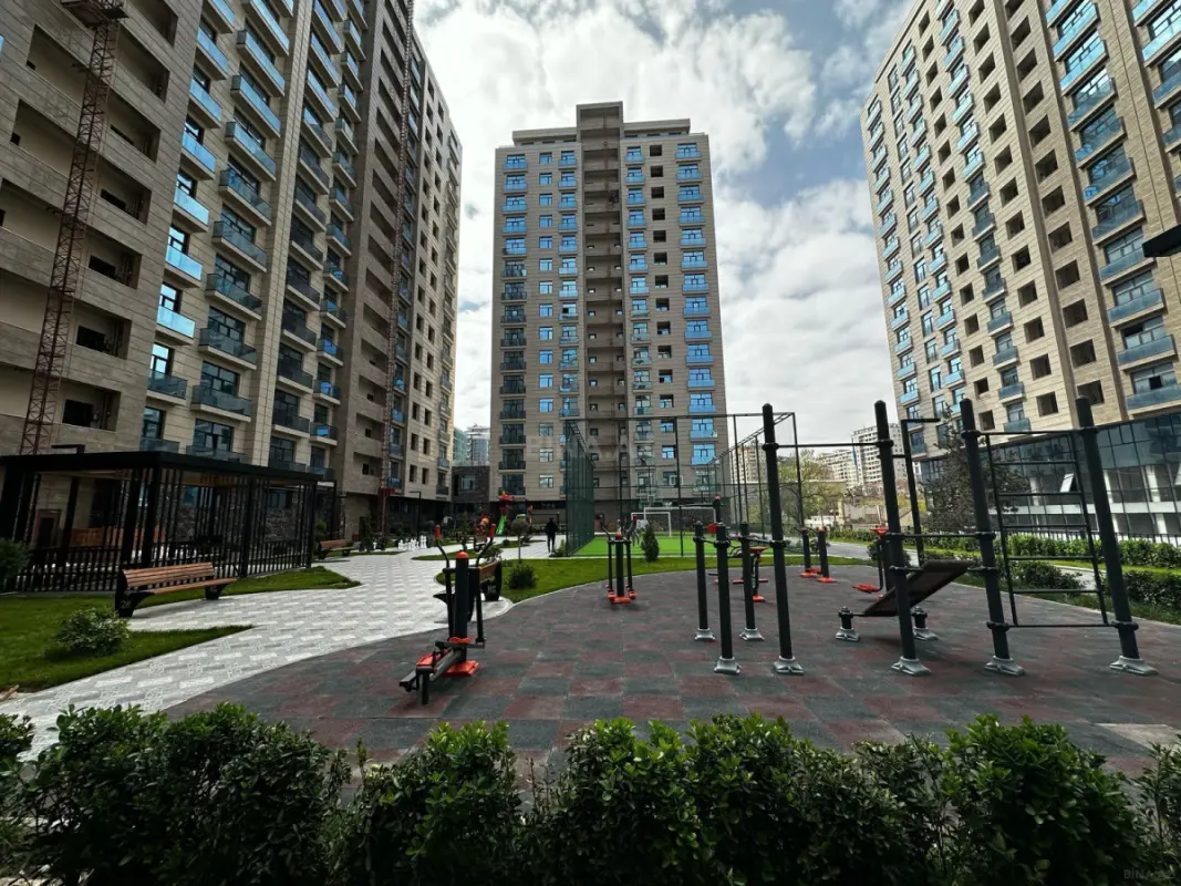 Satılır 4 otaqlı mənzil 150 m²