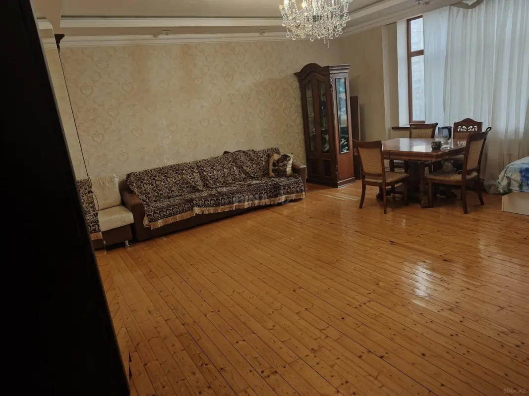 Kirayə verilir 4 otaqlı mənzil 120 m²