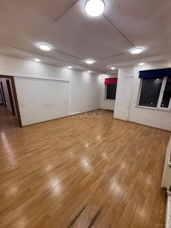 Kirayə verilir 3 otaqlı ofis 130 m²