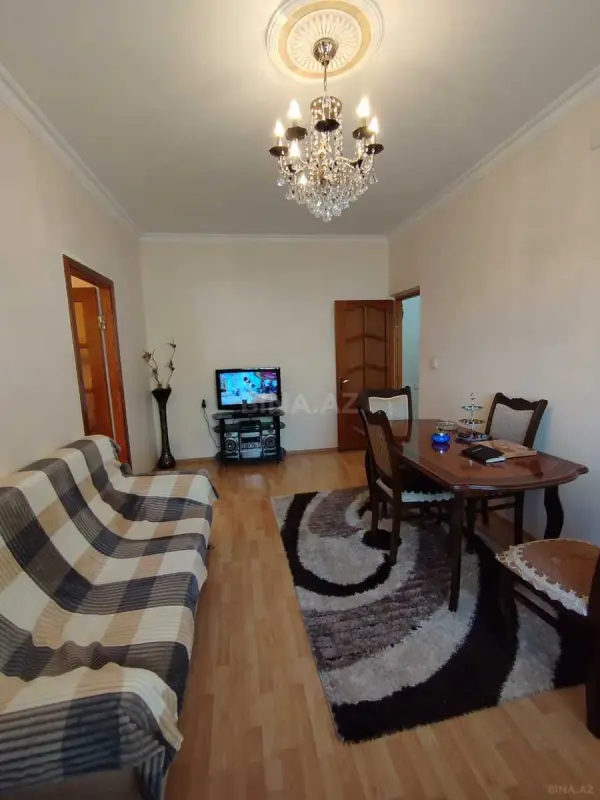 Satılır 4 otaqlı mənzil 110 m²