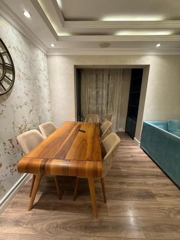 Kirayə verilir 2 otaqlı mənzil 75 m²