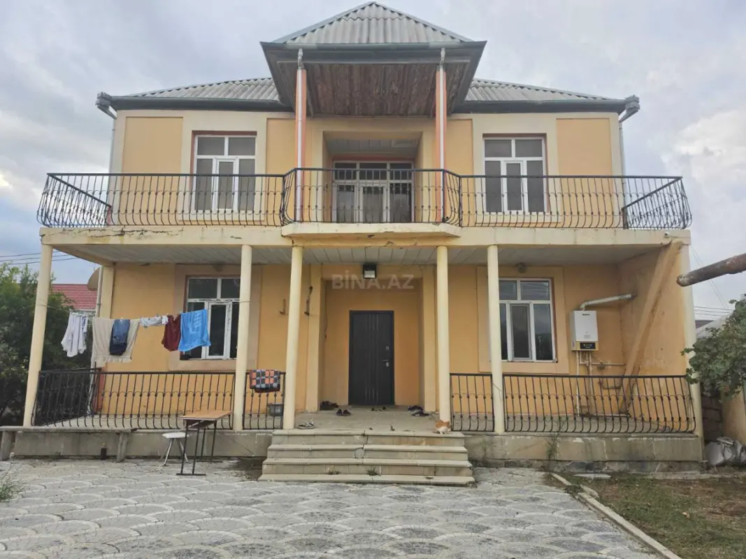 Satılır 7 otaqlı həyət evi 200 m²