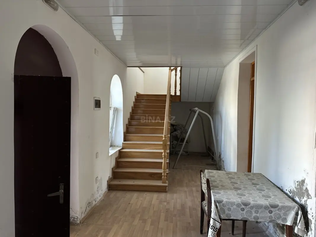 Satılır 5 otaqlı həyət evi 380 m²