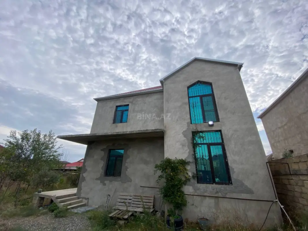 Satılır 5 otaqlı həyət evi 260 m²