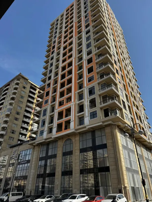 Satılır 3 otaqlı mənzil 121 m²