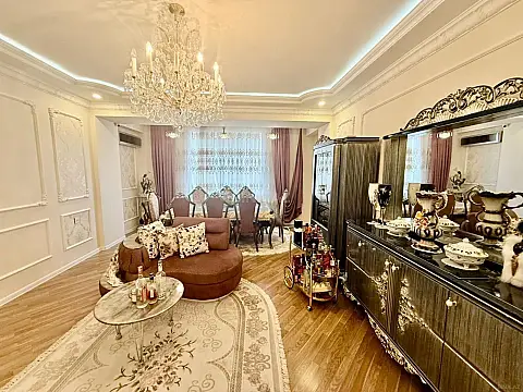 Satılır 5 otaqlı mənzil 160 m² — Bakı, İnşaatçılar 5 otaq 160.00 m²