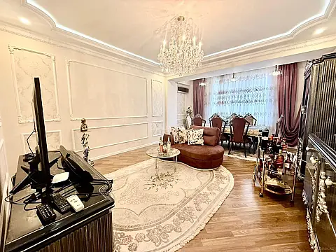 Satılır 4 otaqlı mənzil 165 m² — Bakı, İnşaatçılar 4 otaq 165.00 m²