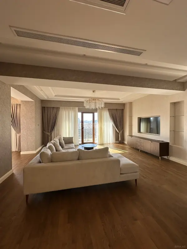 Kirayə verilir 4 otaqlı mənzil 260 m²
