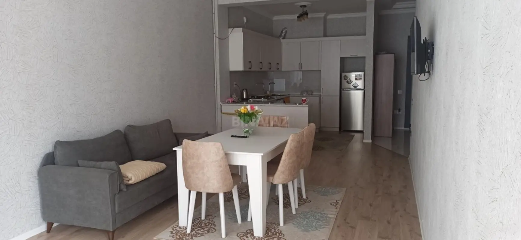 Kirayə verilir 2 otaqlı mənzil 73 m²