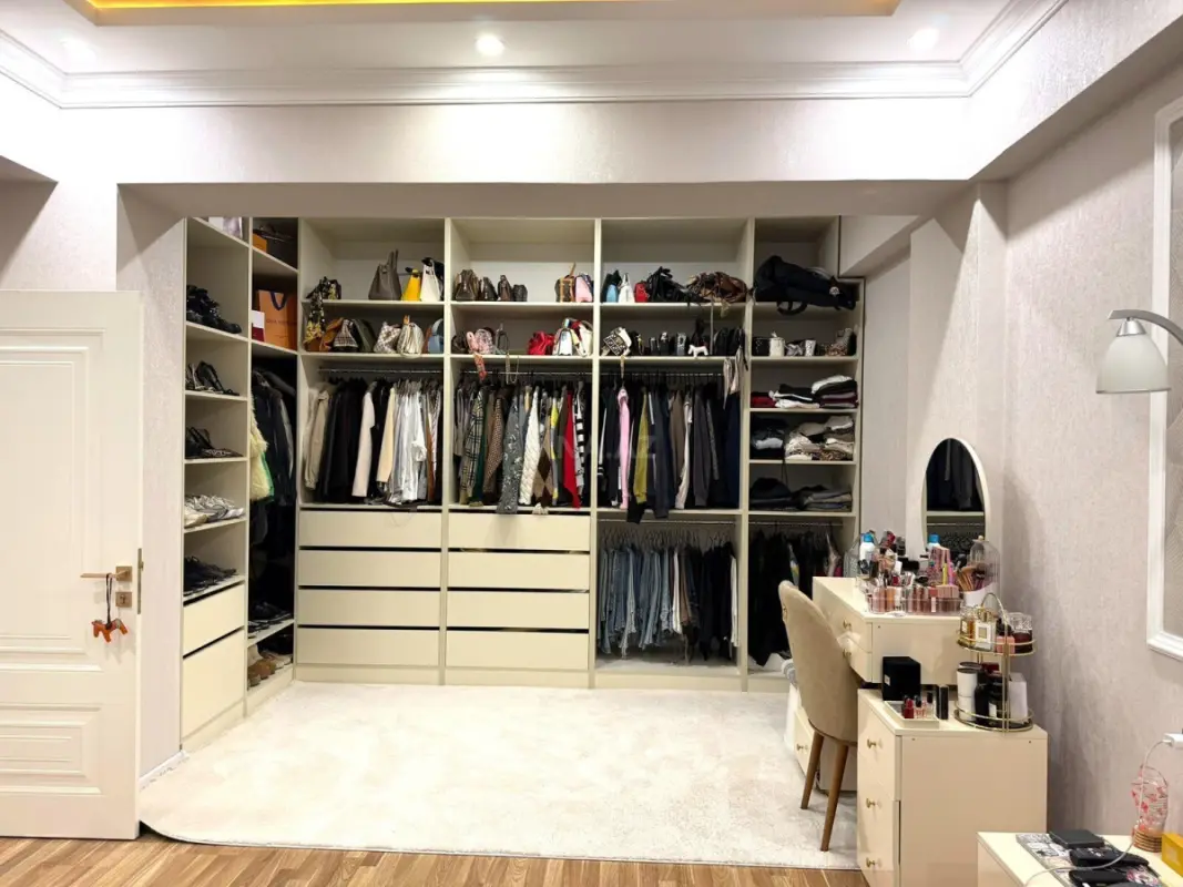 Kirayə verilir 2 otaqlı mənzil 110 m²