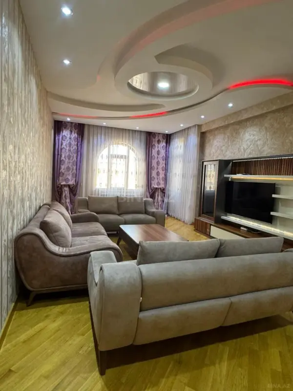 Satılır 3 otaqlı mənzil 141 m²