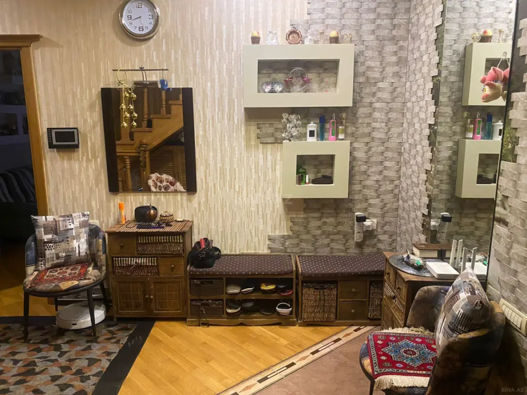 Satılır 4 otaqlı mənzil 180 m²