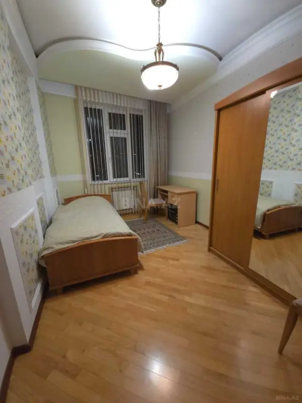 Satılır 4 otaqlı mənzil 152 m²