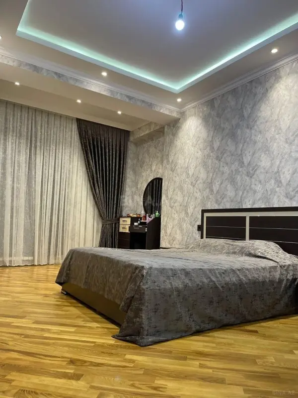 Satılır 3 otaqlı mənzil 136 m²