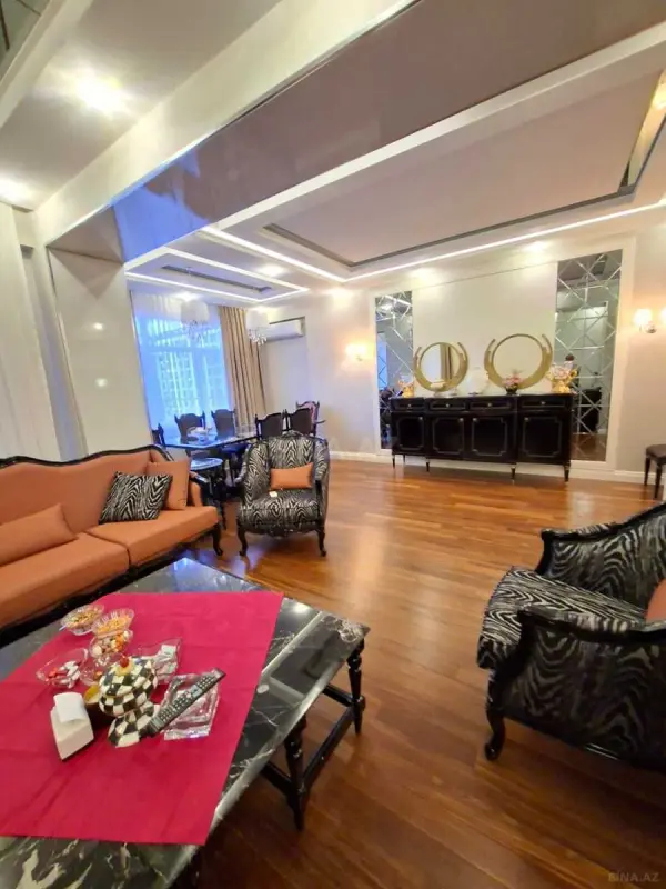 Satılır 4 otaqlı mənzil 225 m²