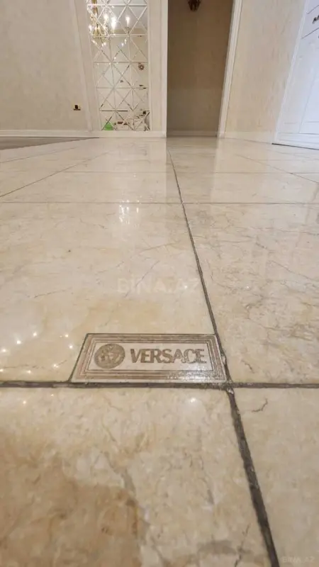 Satılır 4 otaqlı mənzil 186 m²