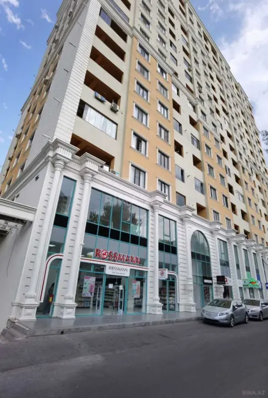 Satılır 4 otaqlı mənzil 207 m²