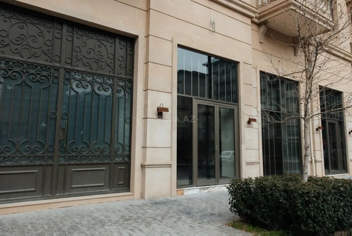 Satılır obyekt 213 m²