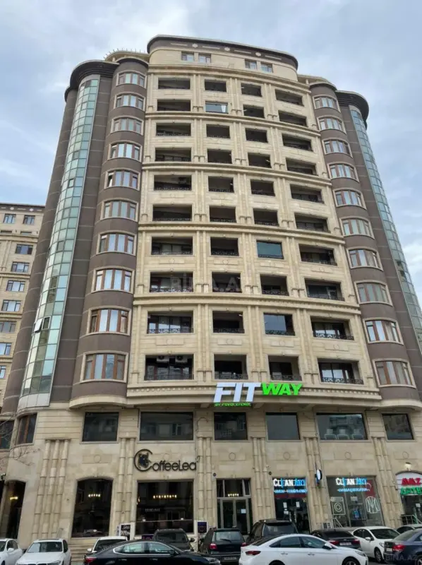 Satılır 3 otaqlı mənzil 147 m²