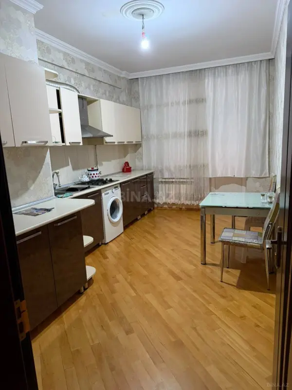 Kirayə verilir 2 otaqlı mənzil 90 m²