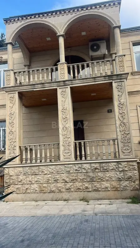 Kirayə verilir 7 otaqlı həyət evi 400 m²