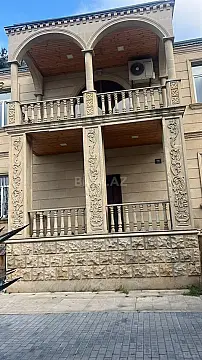 Kirayə verilir 7 otaqlı həyət evi 400 m² — Bakı 7 otaq 400.00 m²