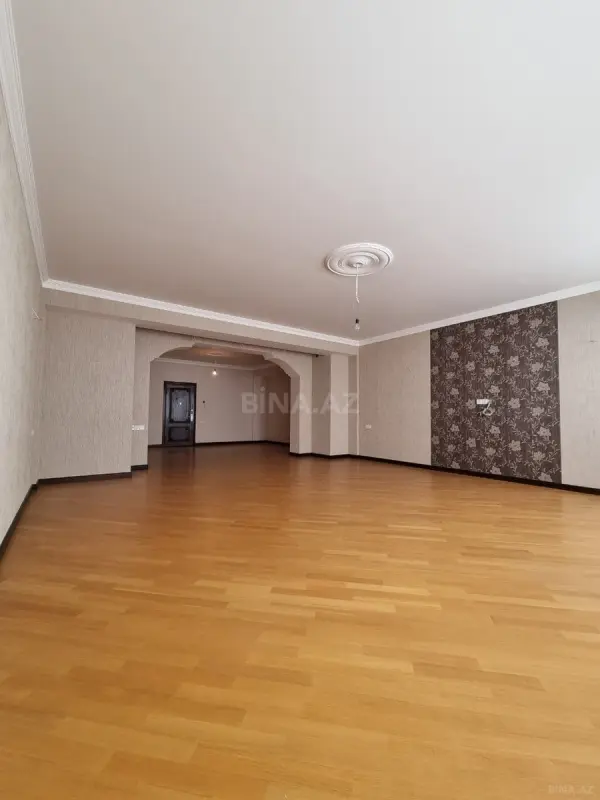 Satılır 4 otaqlı mənzil 200 m²