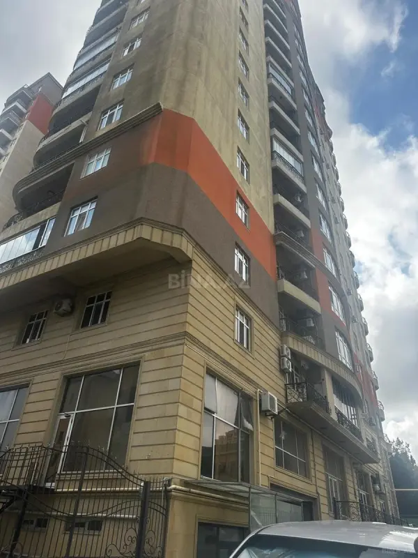 Satılır obyekt 200 m²