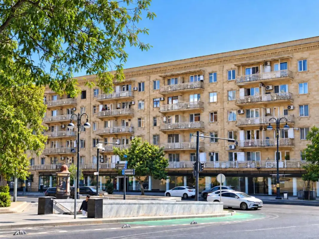 Satılır 2 otaqlı mənzil 70 m²