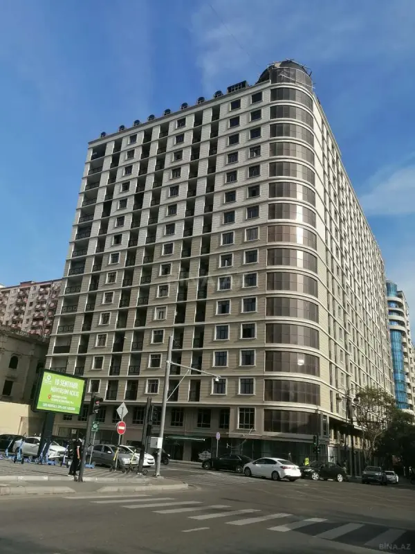 Satılır 4 otaqlı mənzil 187 m²