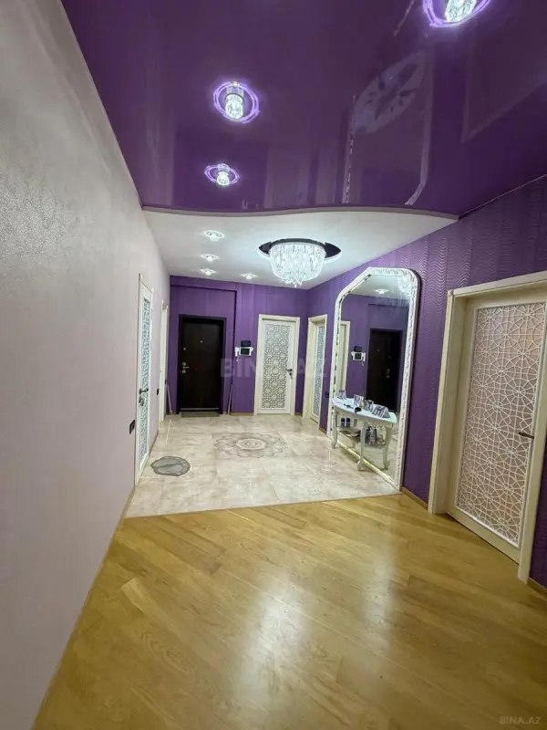 Satılır 4 otaqlı mənzil 180 m²