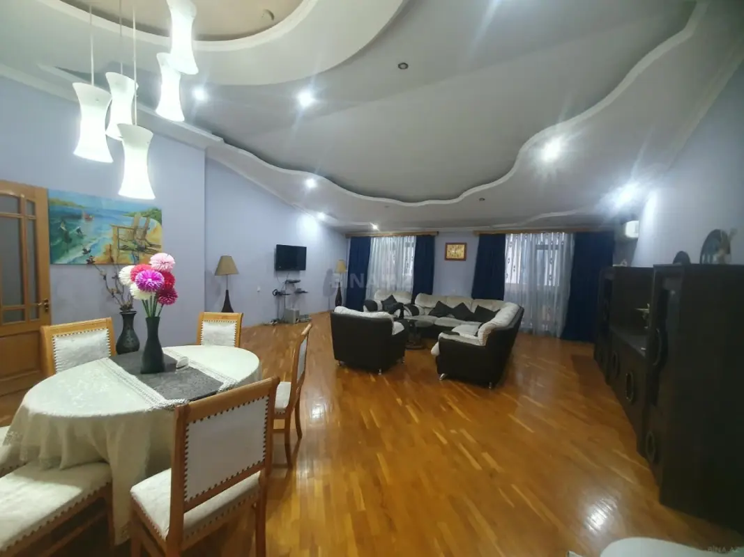 Kirayə verilir 2 otaqlı mənzil 120 m²