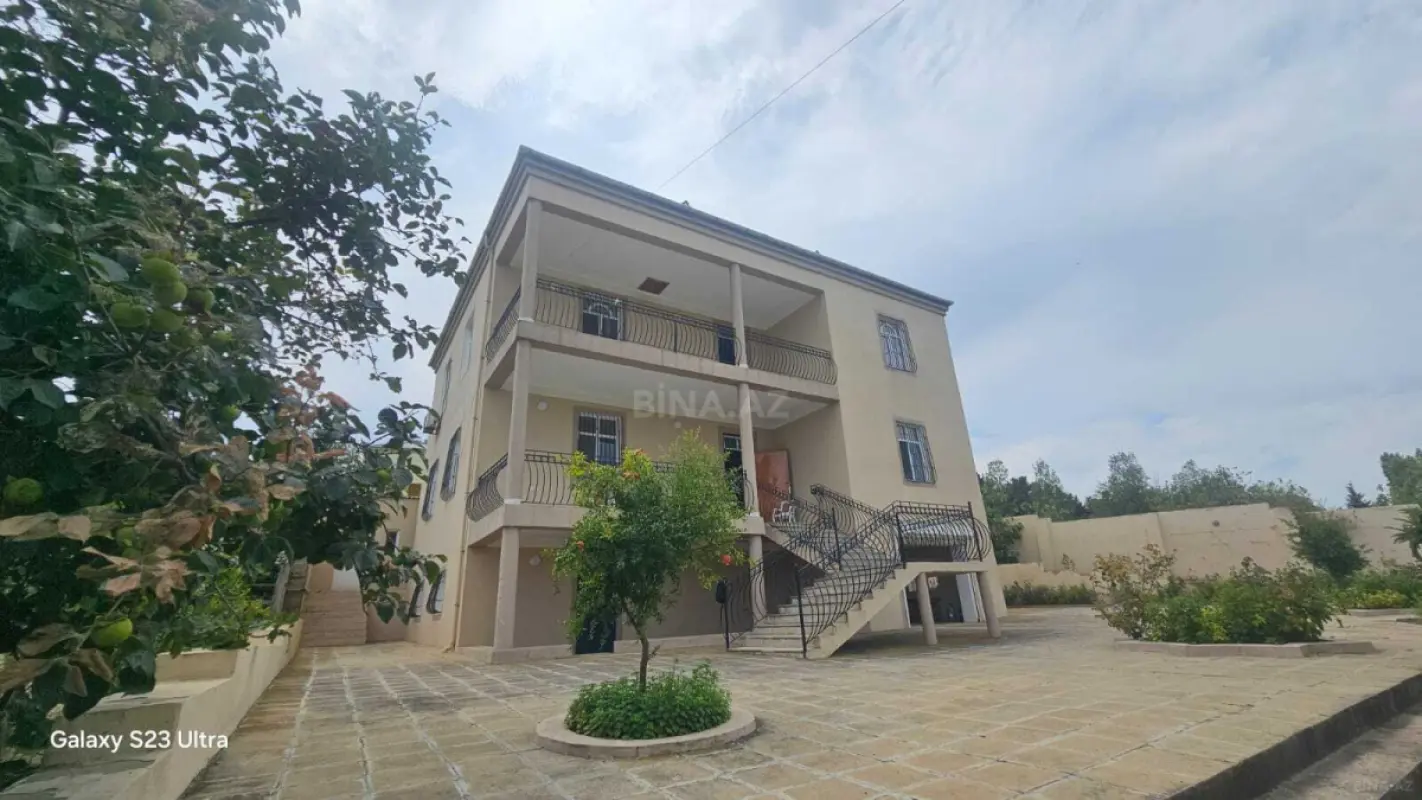 Satılır 7 otaqlı həyət evi 250 m²