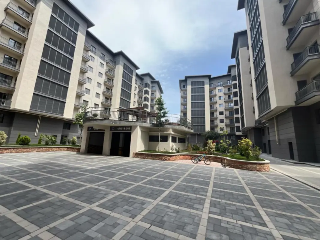 Satılır 3 otaqlı mənzil 137 m²