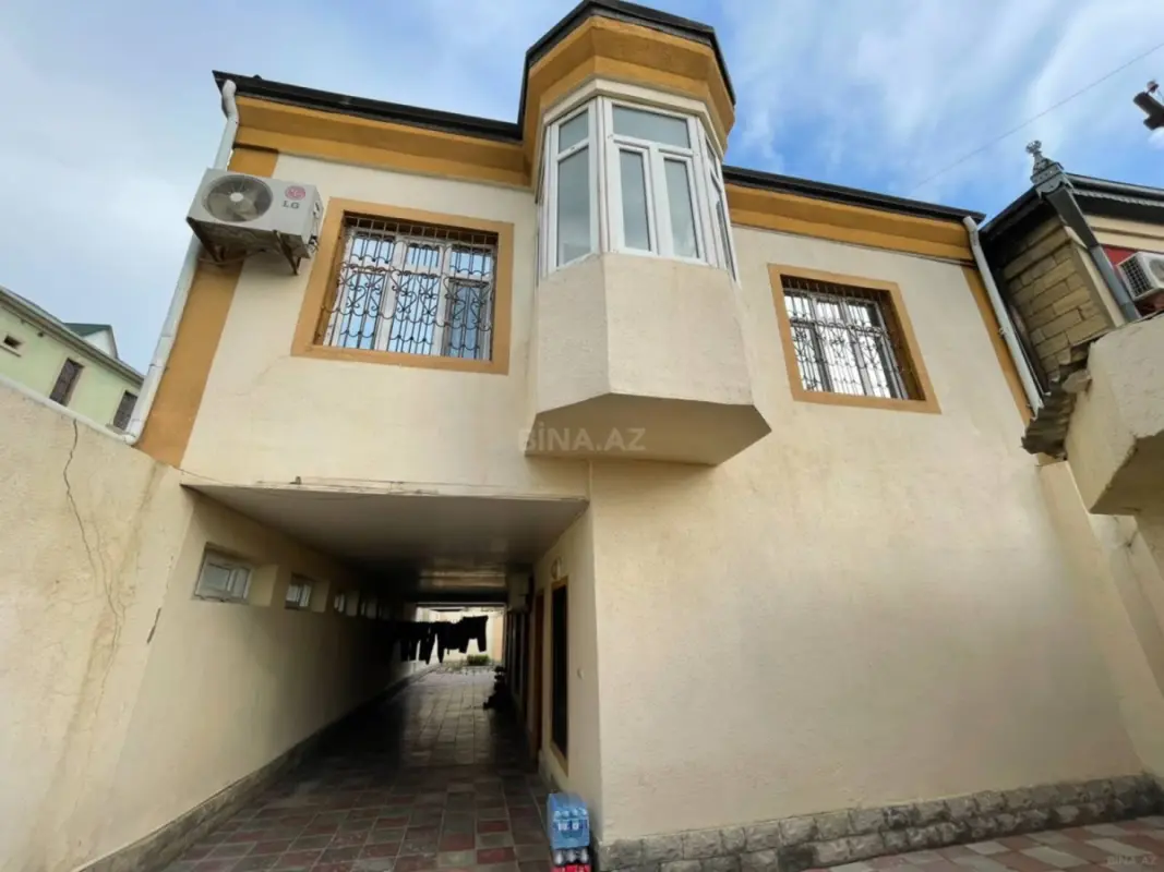 Satılır 6 otaqlı həyət evi 200 m²