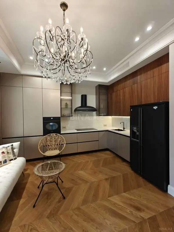 Kirayə verilir 4 otaqlı mənzil 165 m²