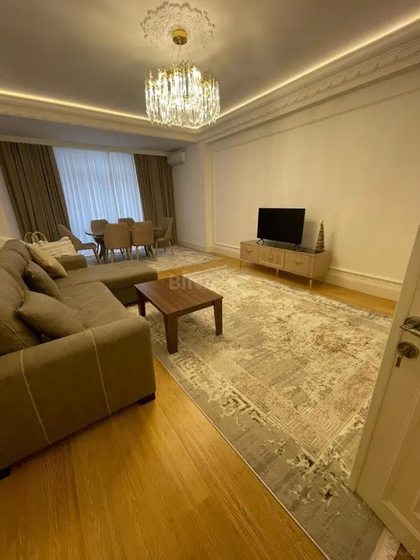 Satılır 2 otaqlı mənzil 111 m²